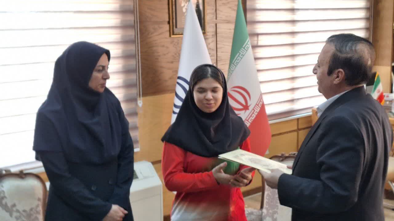 تجلیل از عطیه‌ سادات حسینی؛ اولین طلایی تاریخ پاراوزنه‌برداری بانوان ایران