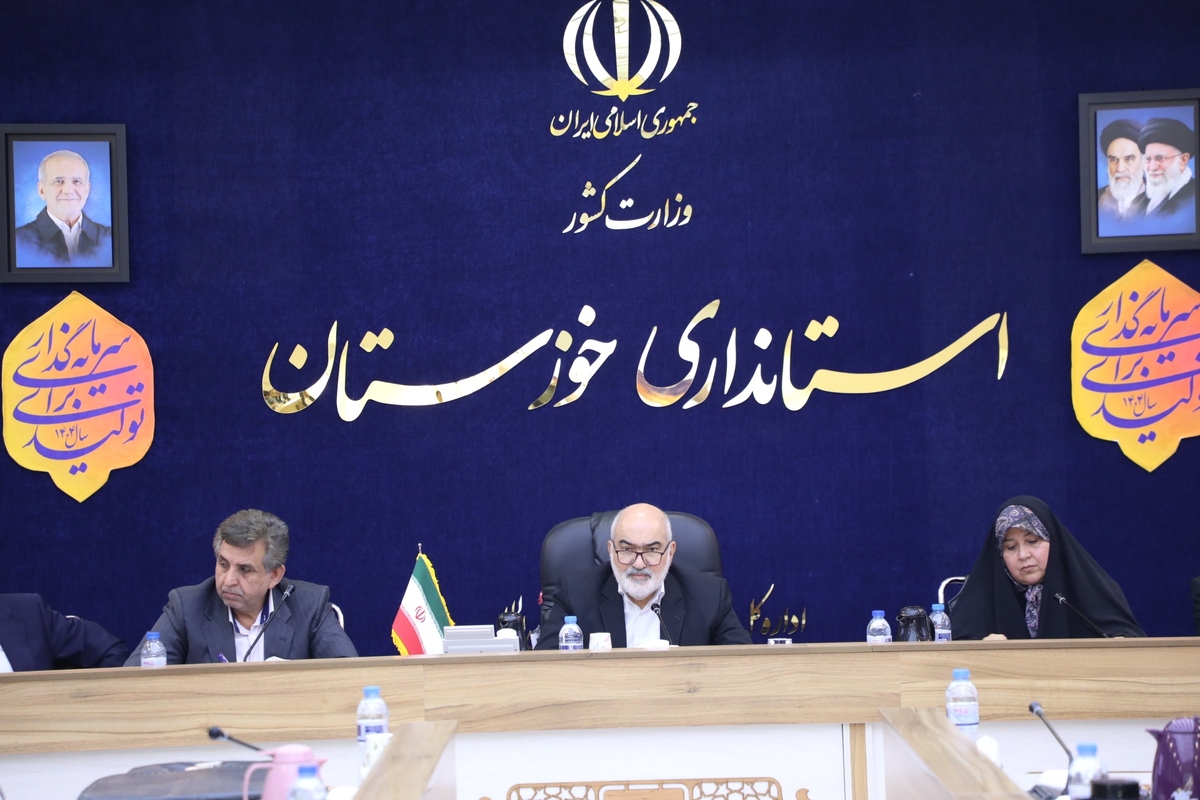 تاکید استاندار خوزستان بر اولویت استخدام نیروهای بومی / مصوبه های شورای گفت‌وگوی دولت و بخش خصوصی لازم‌الاجرا  است / رونمایی از توانمندی‌های خوزستان در بصره