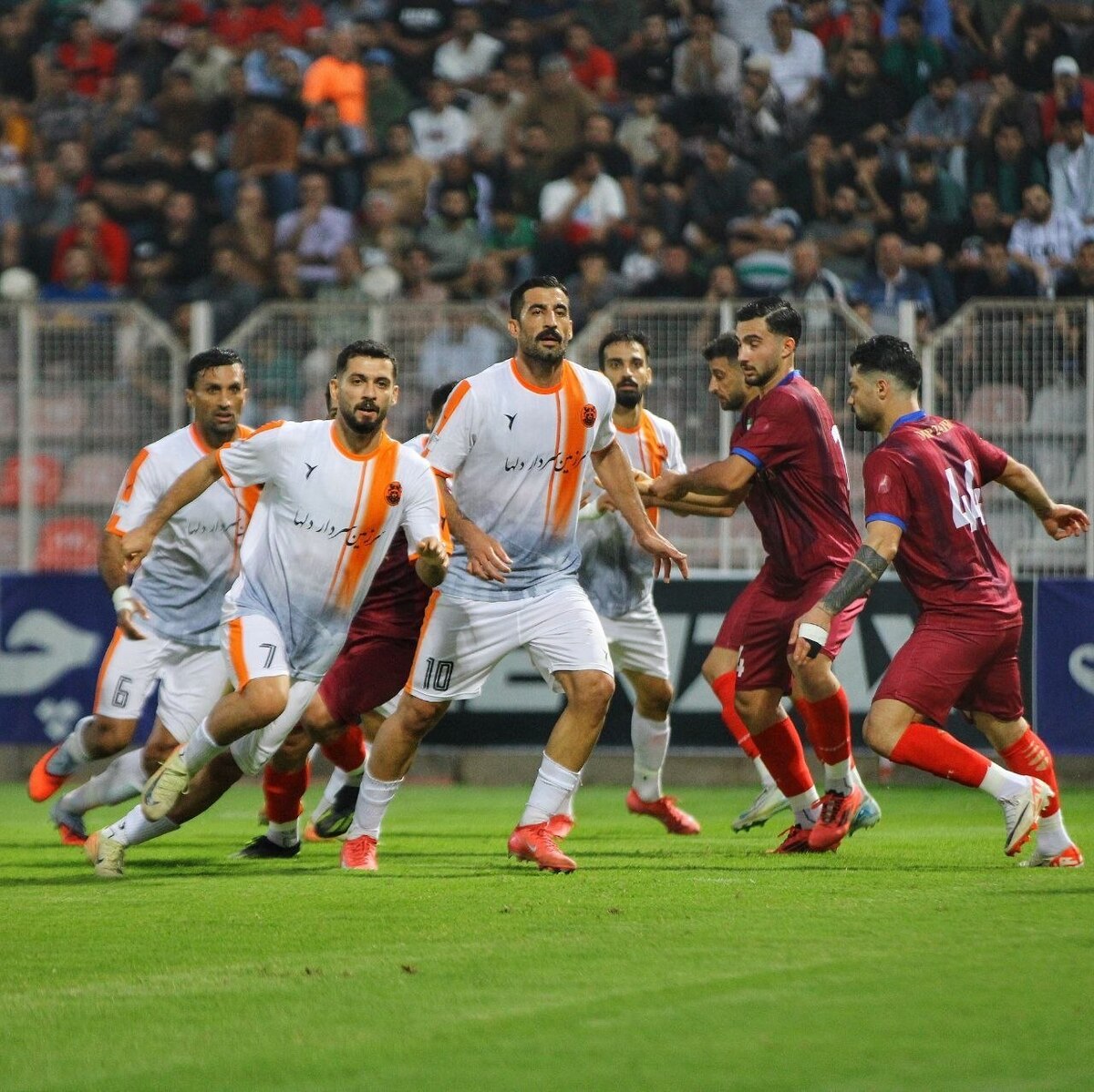 هفته نهم لیگ آزادگان؛ پیروزی خفیف میزبان‌ها در خانه/ نساجی همچنان مقتدرانه در صدر + جدول