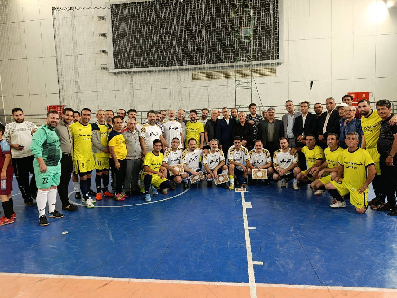 تقابل جذاب هنرمندان کشور با تیم منتخب فوتسال پردیس در هفته تربیت بدنی