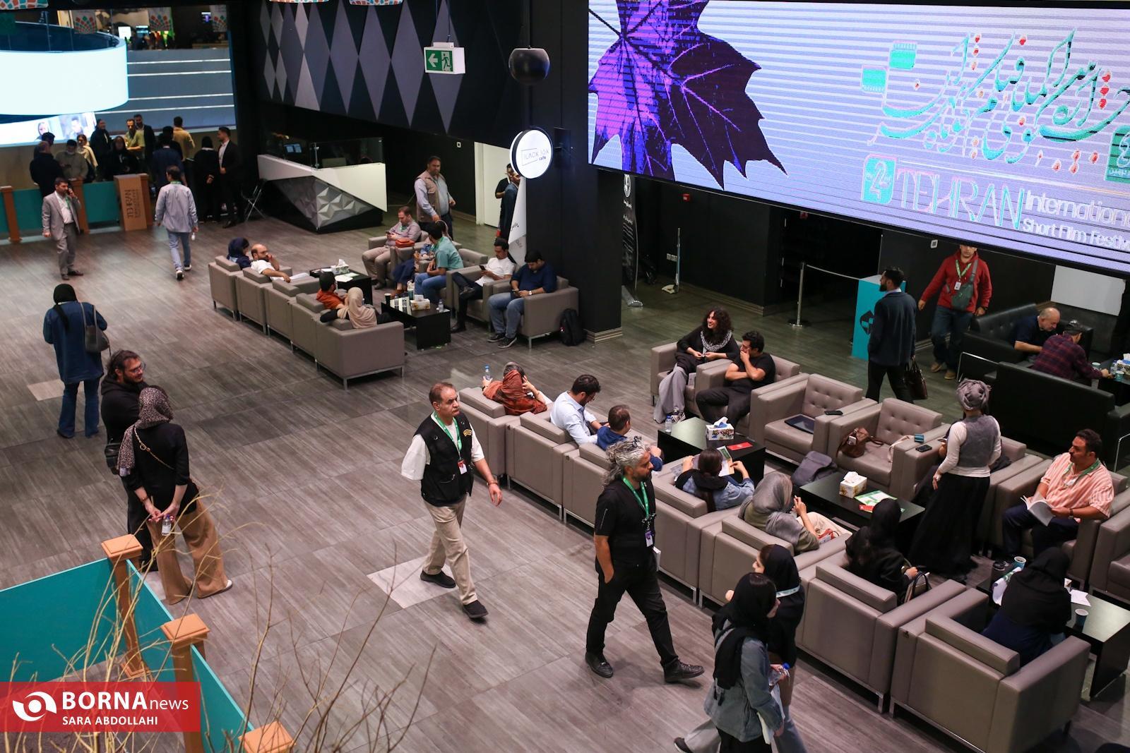 آغاز چهل‌ودومین جشنواره فیلم کوتاه تهران با پیام رئیس‌جمهور و حضور دانش‌آموزان