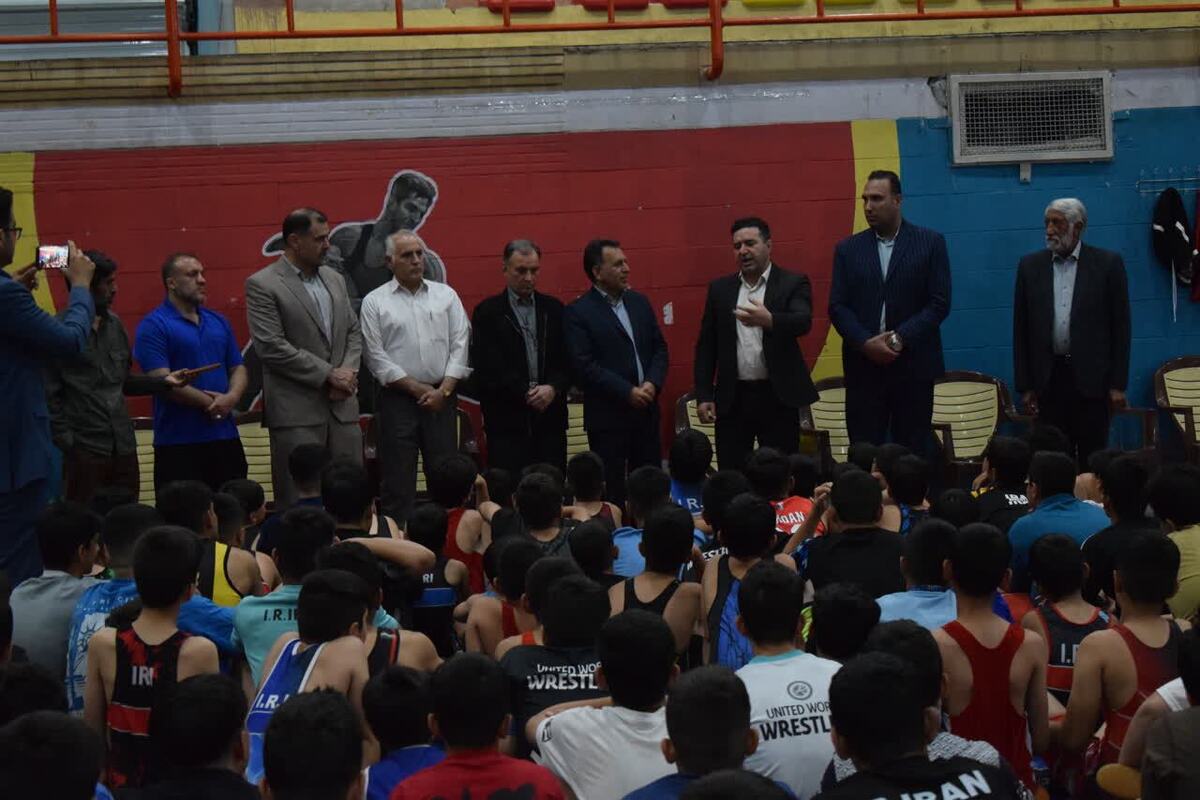 سپهوند : تخصیص یک میلیارد تومان برای حمایت از کشتی خرم آباد / دولت باید به ورزشکاران کمک مالی کند