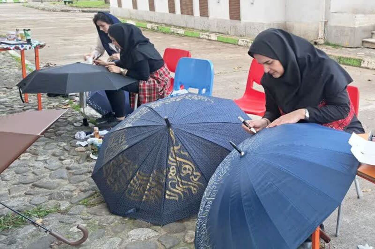 به همت مربیان کانون رضوانشهر و خانواده‌ها، چترها به «خط» جان گرفتند
