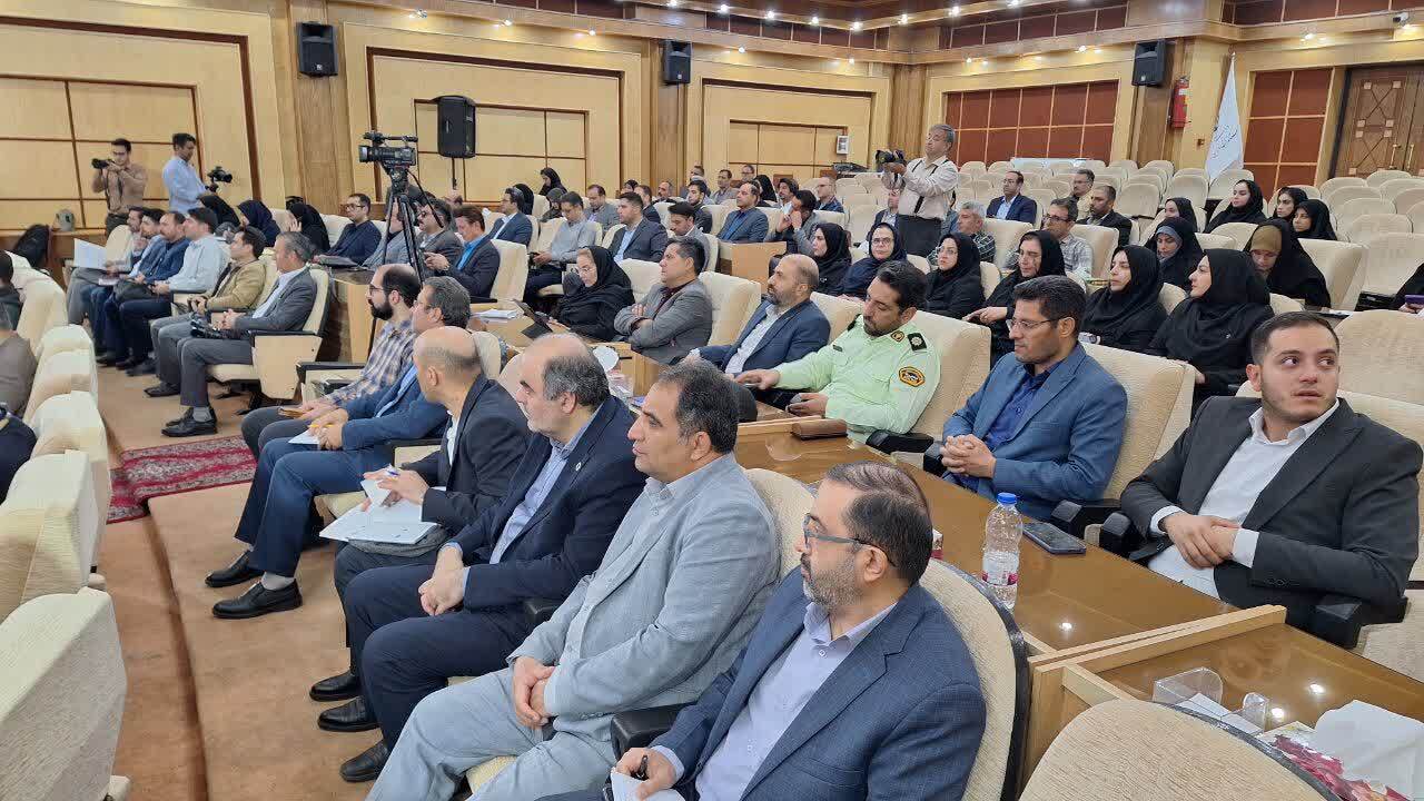 سرلوحه کار مدیران استان قزوین تعامل و خدمت بی منت به مردم است سرلوحه کار مدیران استان قزوین تعامل و خدمت بی منت به مردم است