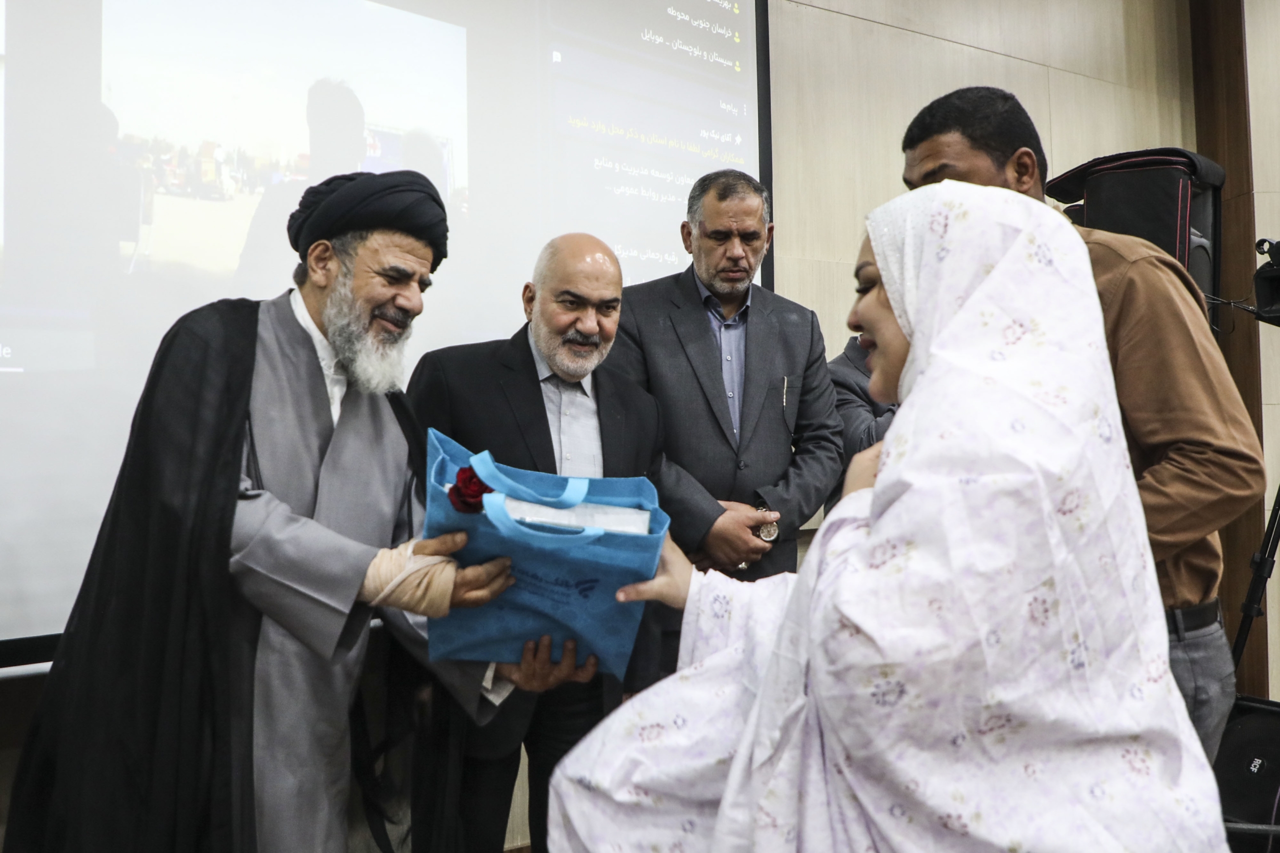 اهدای ۱۷۲ سری جهیزیه به زوج‌های زیر پوشش بهزیستی خوزستان