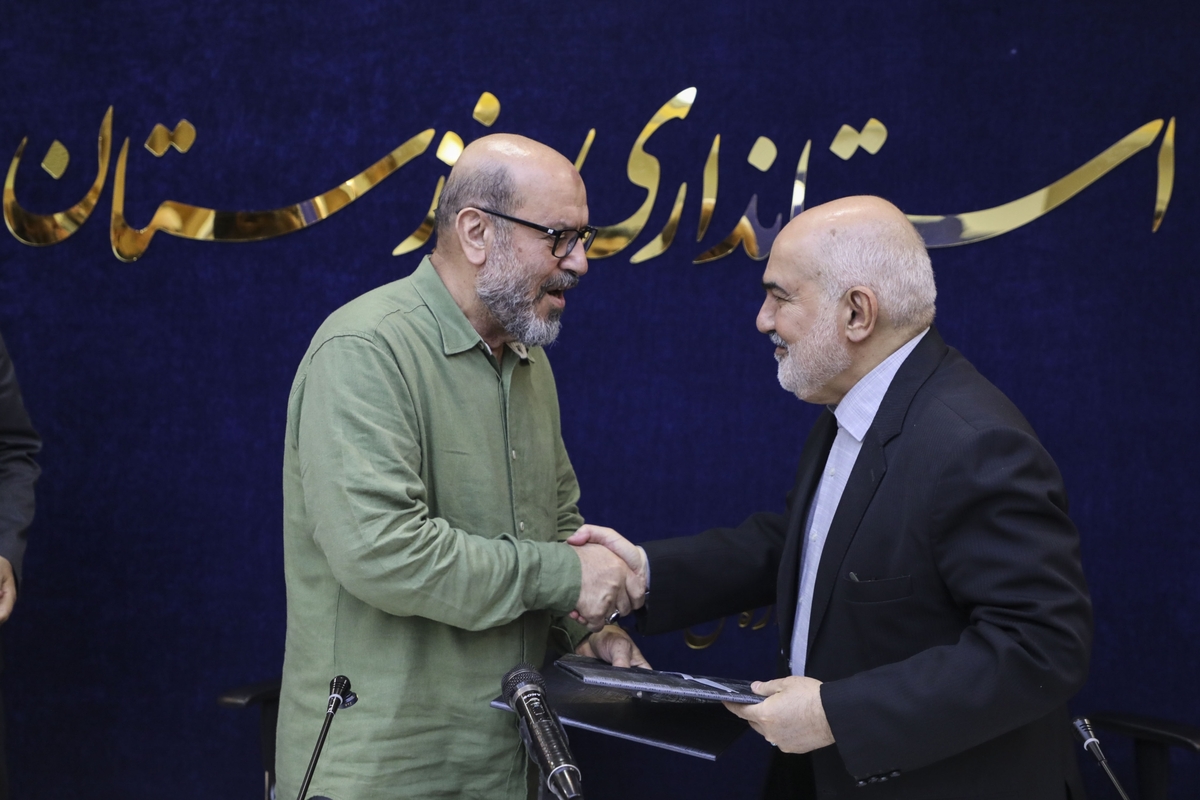 تفاهم‌ همکاری استانداری خوزستان و بنیاد مستضعفان برای محرومیت‌زدایی و توسعه اقتصادی؛ دهقان: متعهد به اجرای سریع و اثربخش پروژه‌ها در خوزستان هستیم