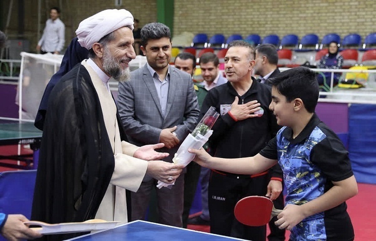 حضور امام جمعه قزوین در سالن های ورزشی و دیدار با ورزشکاران و روسای هیئت های ورزشی 