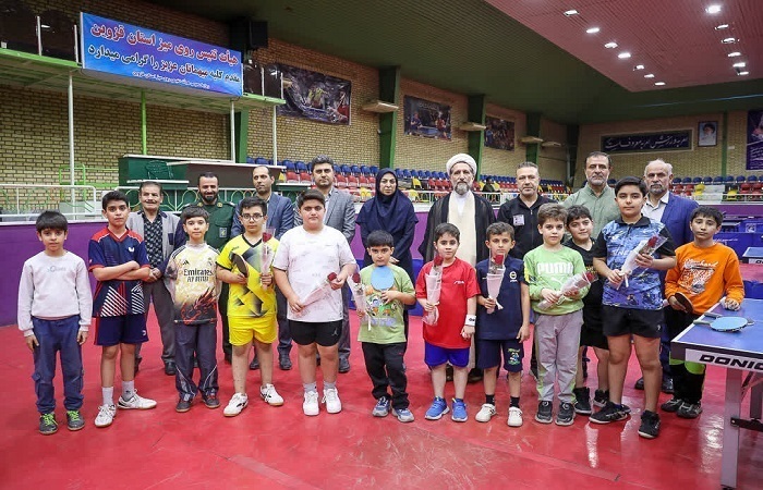 حضور امام جمعه قزوین در سالن های ورزشی و دیدار با ورزشکاران و روسای هیئت های ورزشی 