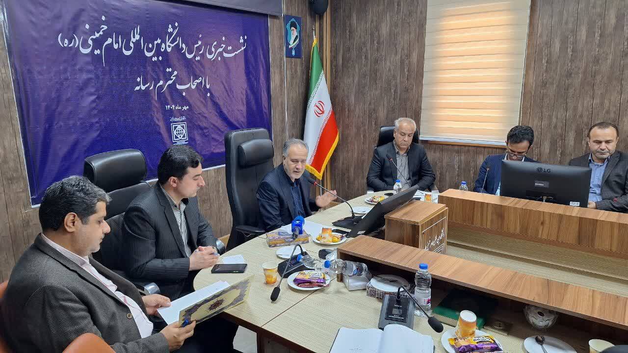 سالانه یک هزار مقاله علمی در دانشگاه بین المللی امام خمینی تولید می شود سالانه یک هزار مقاله علمی در دانشگاه بین المللی امام خمینی تولید می شود