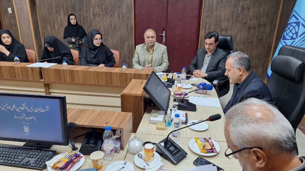 40 واحد فنآور در مرکز رشد دانشگاه بین المللی امام خمینی فعالیت می کنند