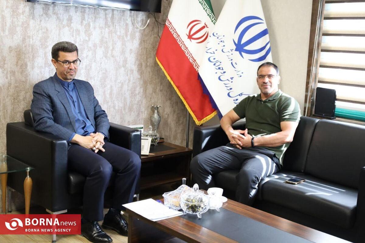 دیدار امیر زارعی با امیر توکلیان، مربی و قهرمان نام‌آشنای کشتی خراسان رضوی
