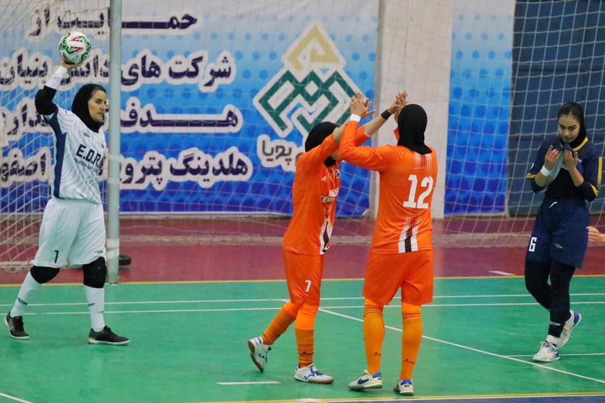 هفته تلخ برای فوتسال بانوان اصفهان؛ شکست سپاهان و پالایش نفت