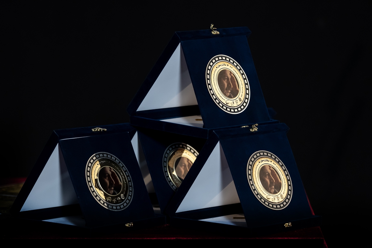 تقدیر از سینماگران دفاع مقدس با «نشان رسول»/ فیلمسازی در حوزه جنگ شغل نیست، یک تکلیف است