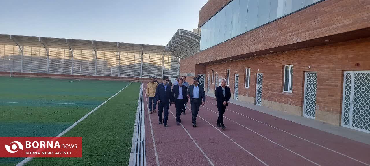 بازدید میدانی استاندار قم از ورزشگاه تختی