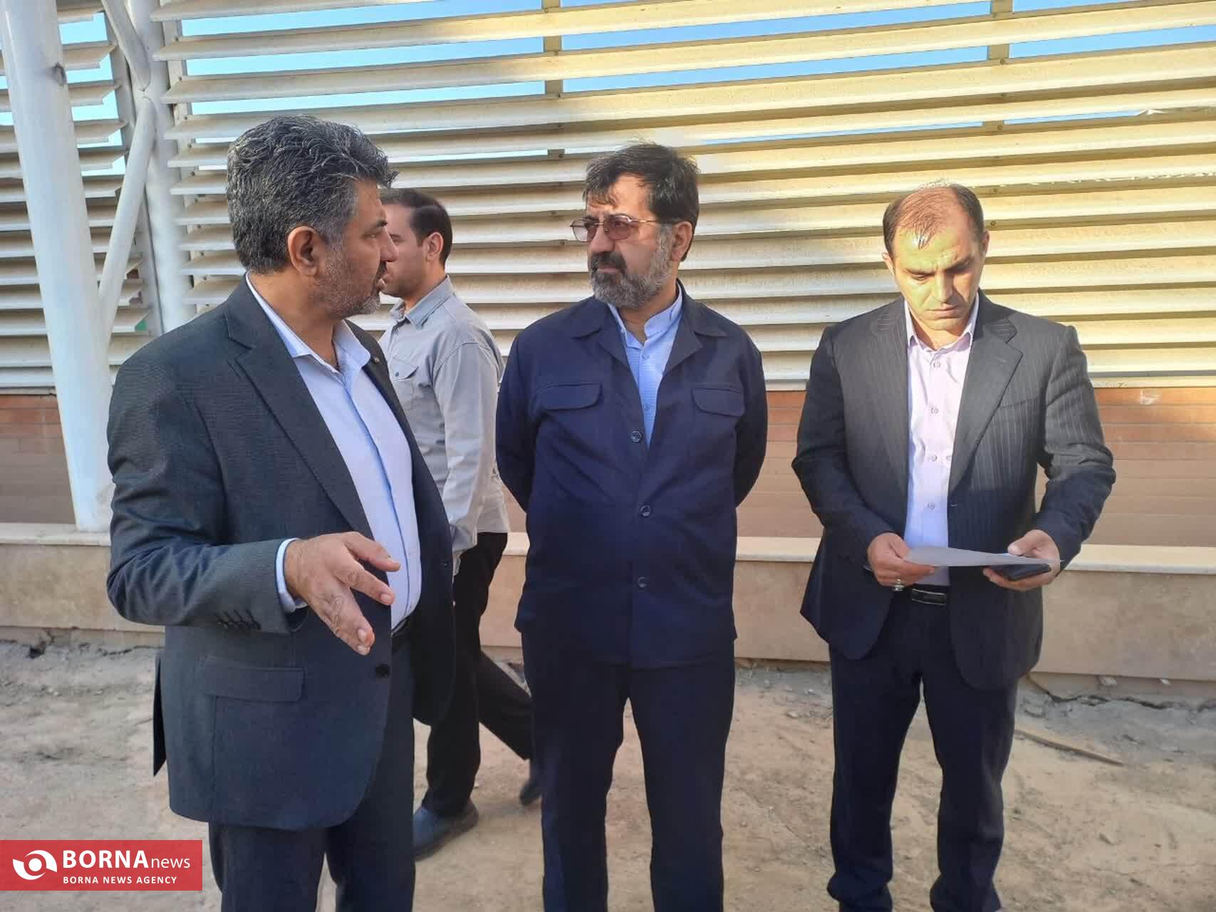 بازدید میدانی استاندار قم از ورزشگاه تختی