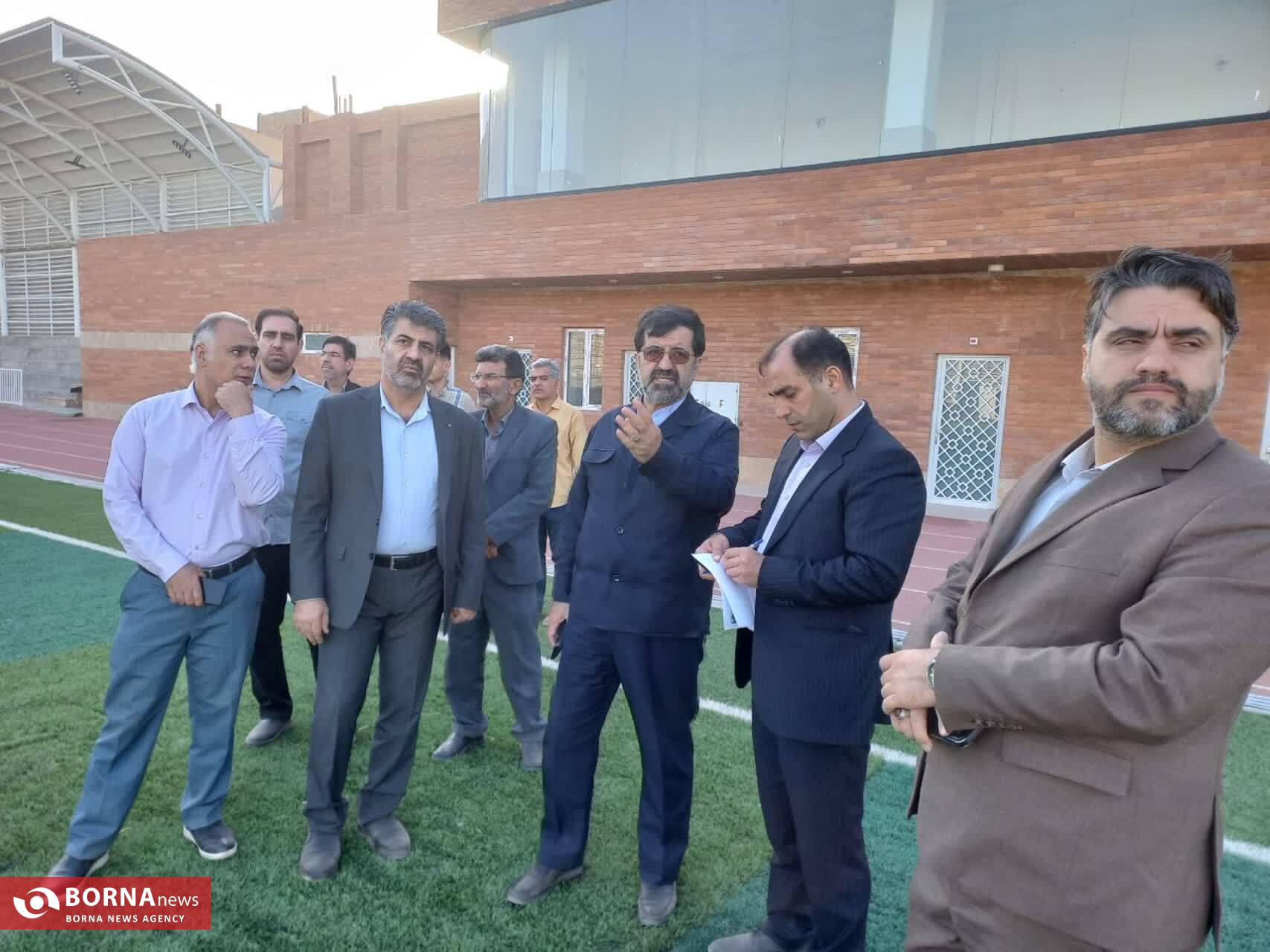 بازدید میدانی استاندار قم از ورزشگاه تختی