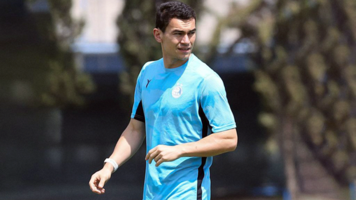 مدافع استقلال در انتظار چراغ سبز کادرفنی آبی ها!