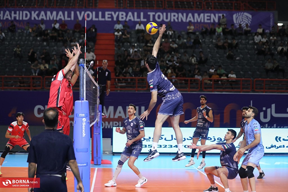 دیدار تیم های والیبال چادرملو اردکان-گاز جنوب عراق