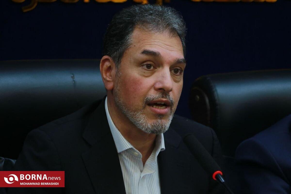 نایب‌رییس اتاق ایران: تغییر ساختار صادرات کشور ضروری است / مناطق آزاد و توسعه مهارت سکوی پرتاب صادرات غیرنفتی است / خرما صنعتی مولد و زنجیره کامل صادراتی است