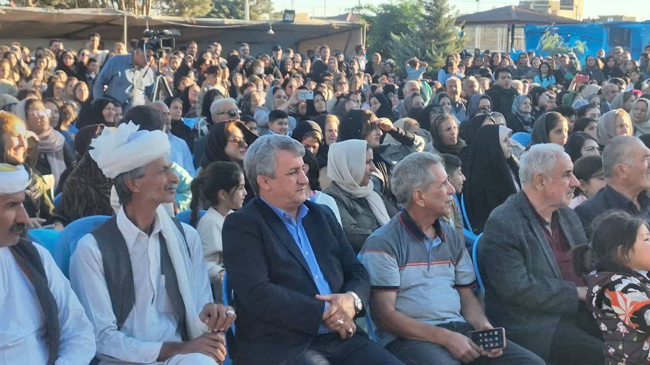 جشنواره ملی انگور در تاکستان برگزار شد