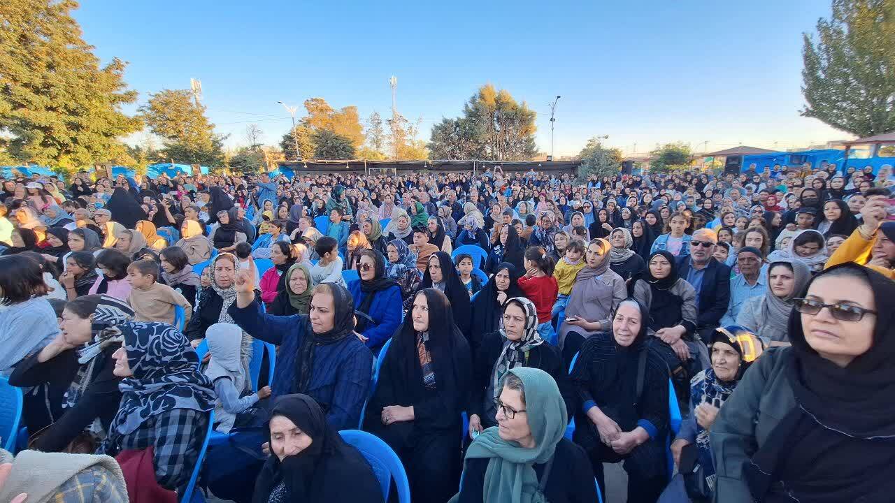 جشنواره ملی انگور در تاکستان برگزار شد