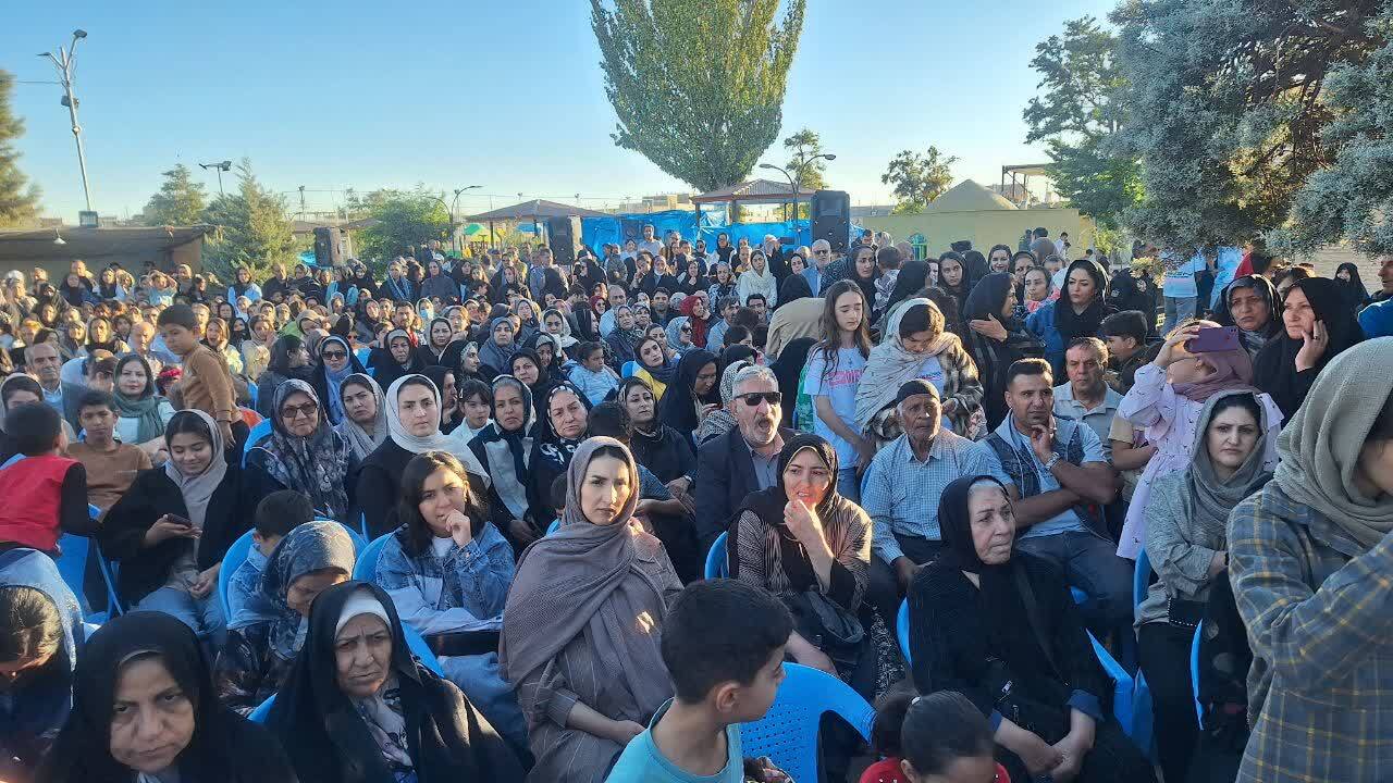 برگزاری جشنواره انگور موجب معرفی ظرفیت های تاکستان و رونق اقتصادی منطقه می شود