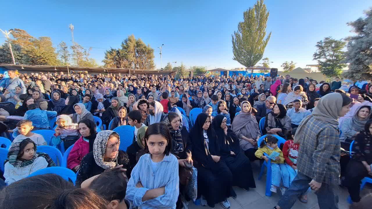 راه اندازی بازارچه دائمی محصولات کشاورزی و صنایع دستی در تاکستان ضروری است