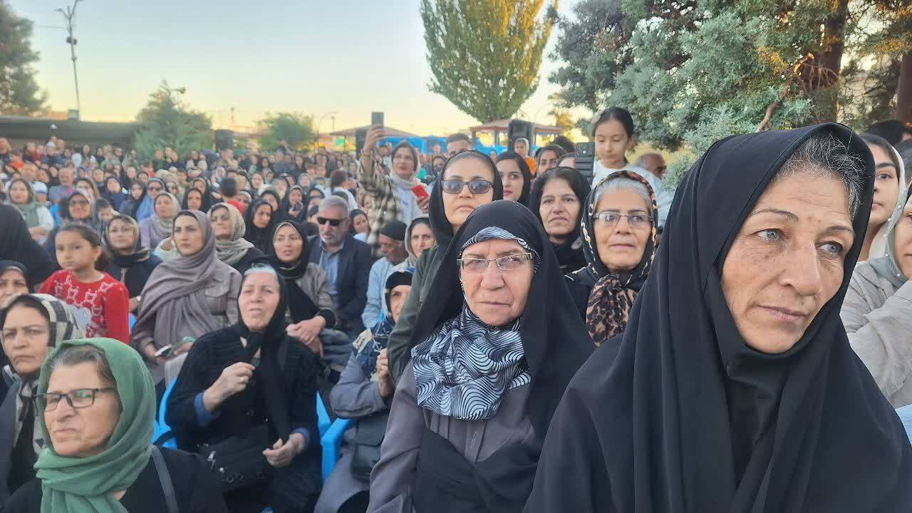 راه اندازی بازارچه دائمی محصولات کشاورزی و صنایع دستی در تاکستان ضروری است