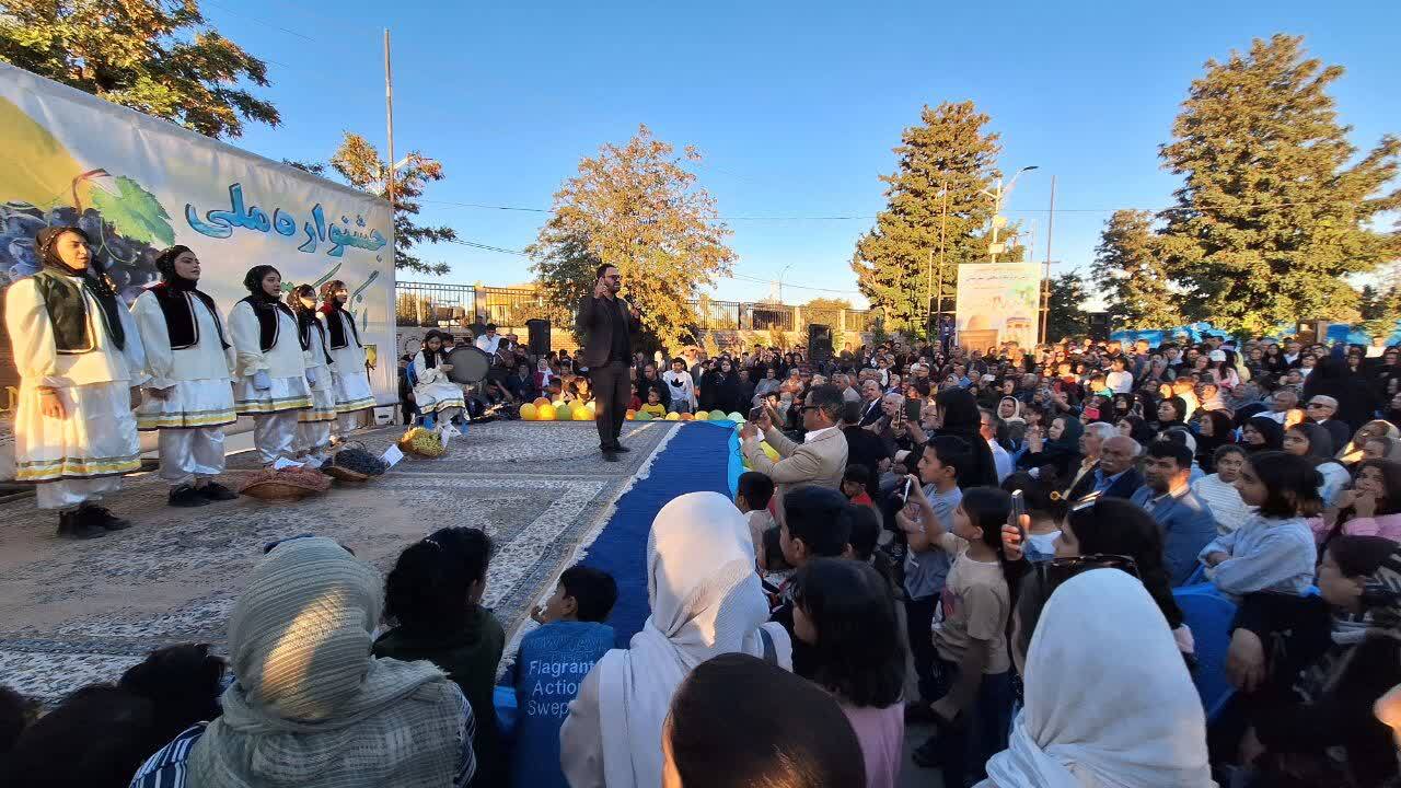 راه اندازی بازارچه دائمی محصولات کشاورزی و صنایع دستی در تاکستان ضروری است