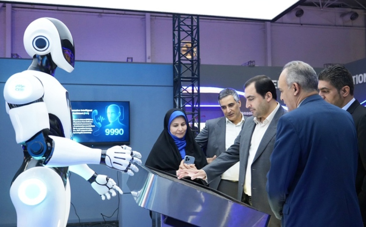 معرفی «چت‌بات» و «IVA» همراه اول در الکامپ ۱۴۰۴