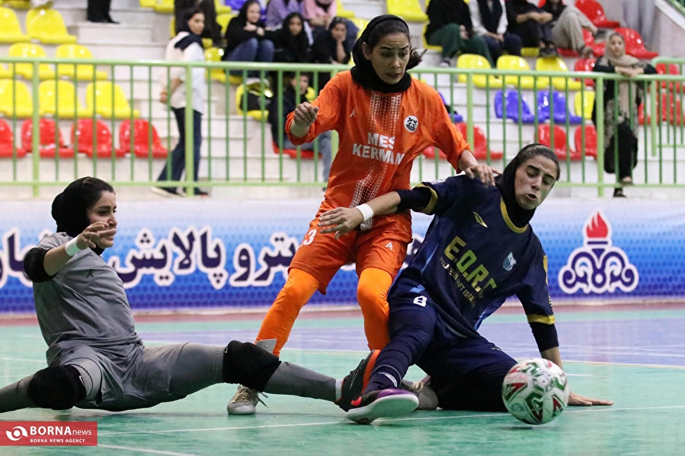 دیدار تیم‌های فوتسال بانوان پالایش نفت اصفهان - مس کرمان
