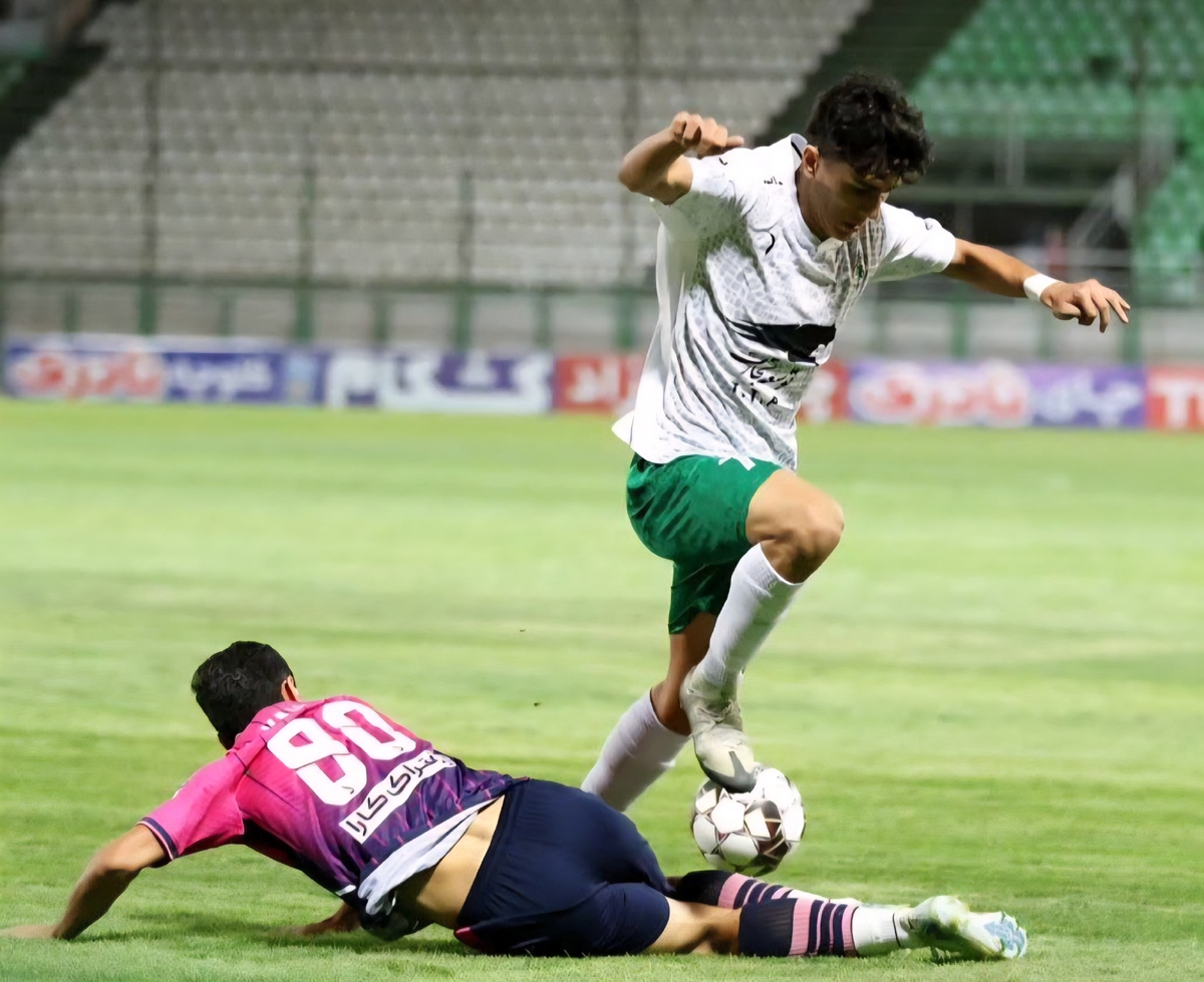 ذوب آهن ۰ - ۱ آلومینیوم / سه امتیاز خانگی پرید