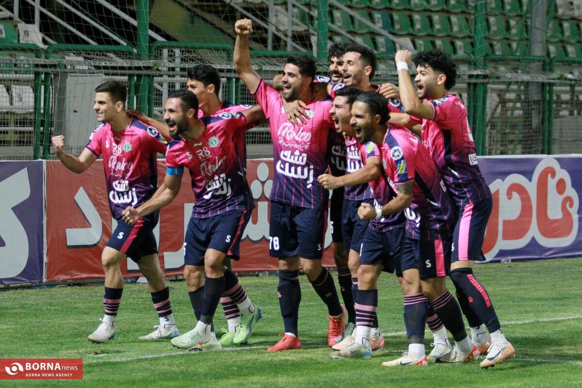 دیدار تیم‌های فوتبال ذوب‌آهن - آلومنیوم اراک
