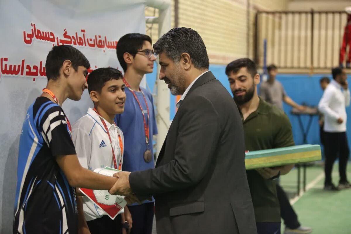 مدیرکل ورزش و جوانان قم در کنار ورزشکاران مساجد