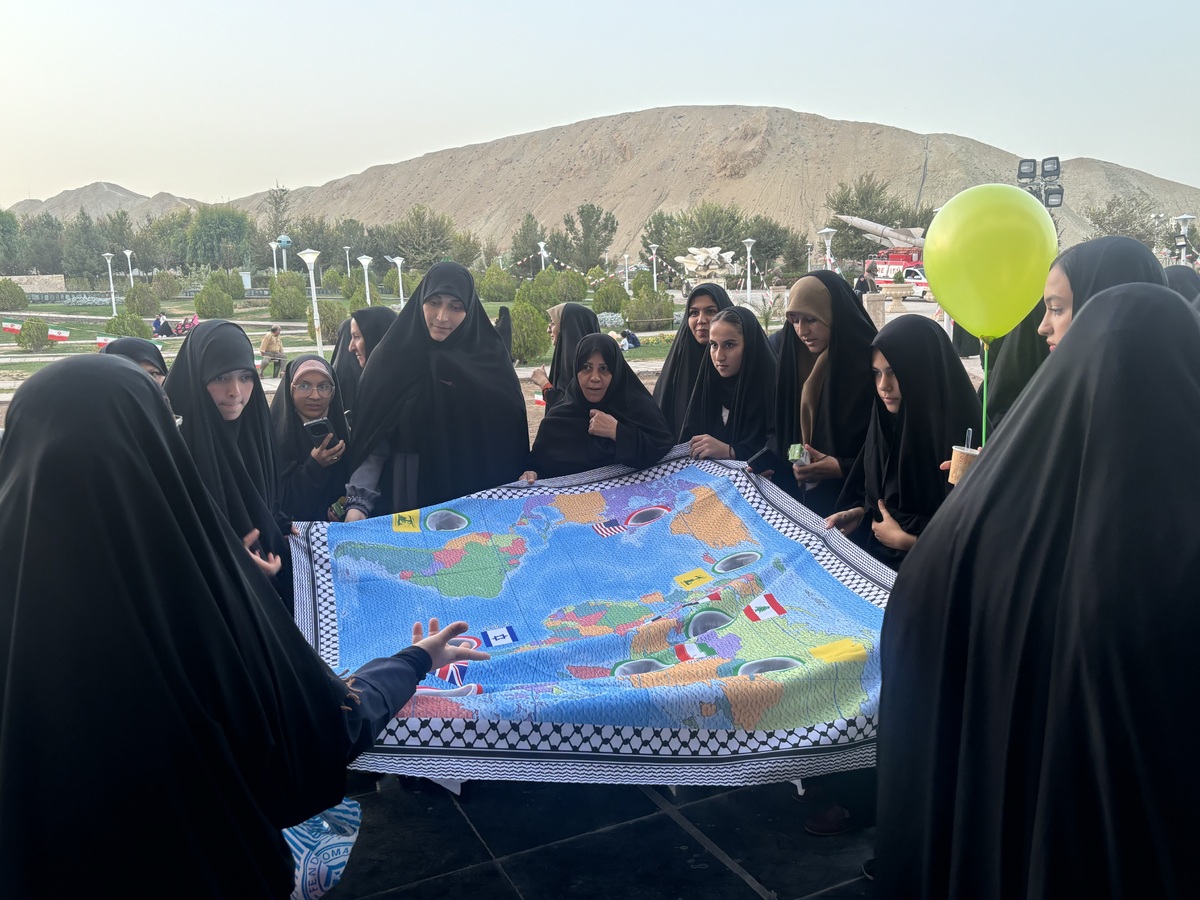 جشنواره فرهنگی ـ ورزشی «لبخندهای آسمانی» با حضور ۱۰۰۰بانوی قمی  برگزار شد