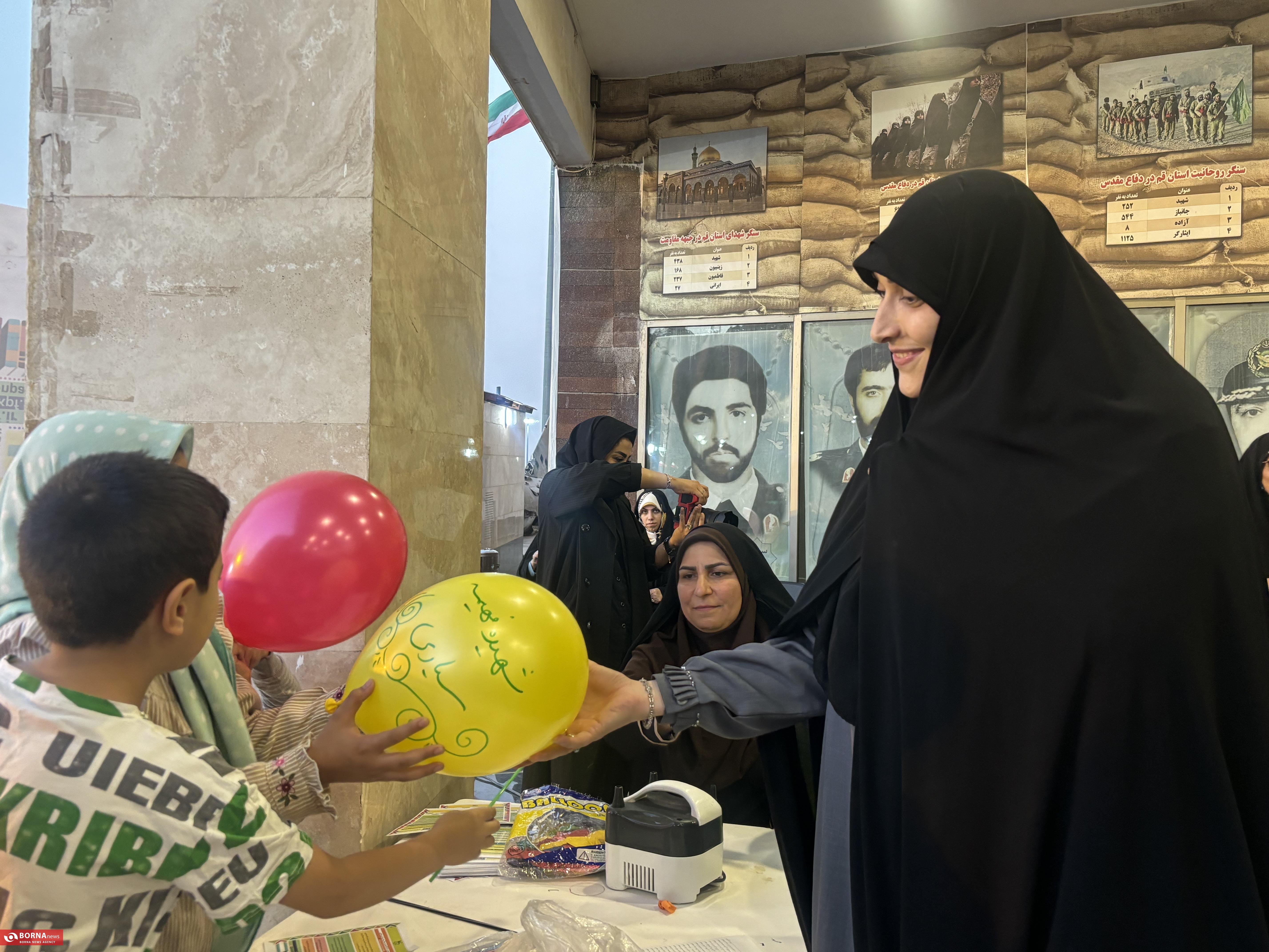 جشنواره فرهنگی ـ ورزشی «لبخندهای آسمانی» با حضور ۱۰۰۰بانوی قمی  برگزار شد