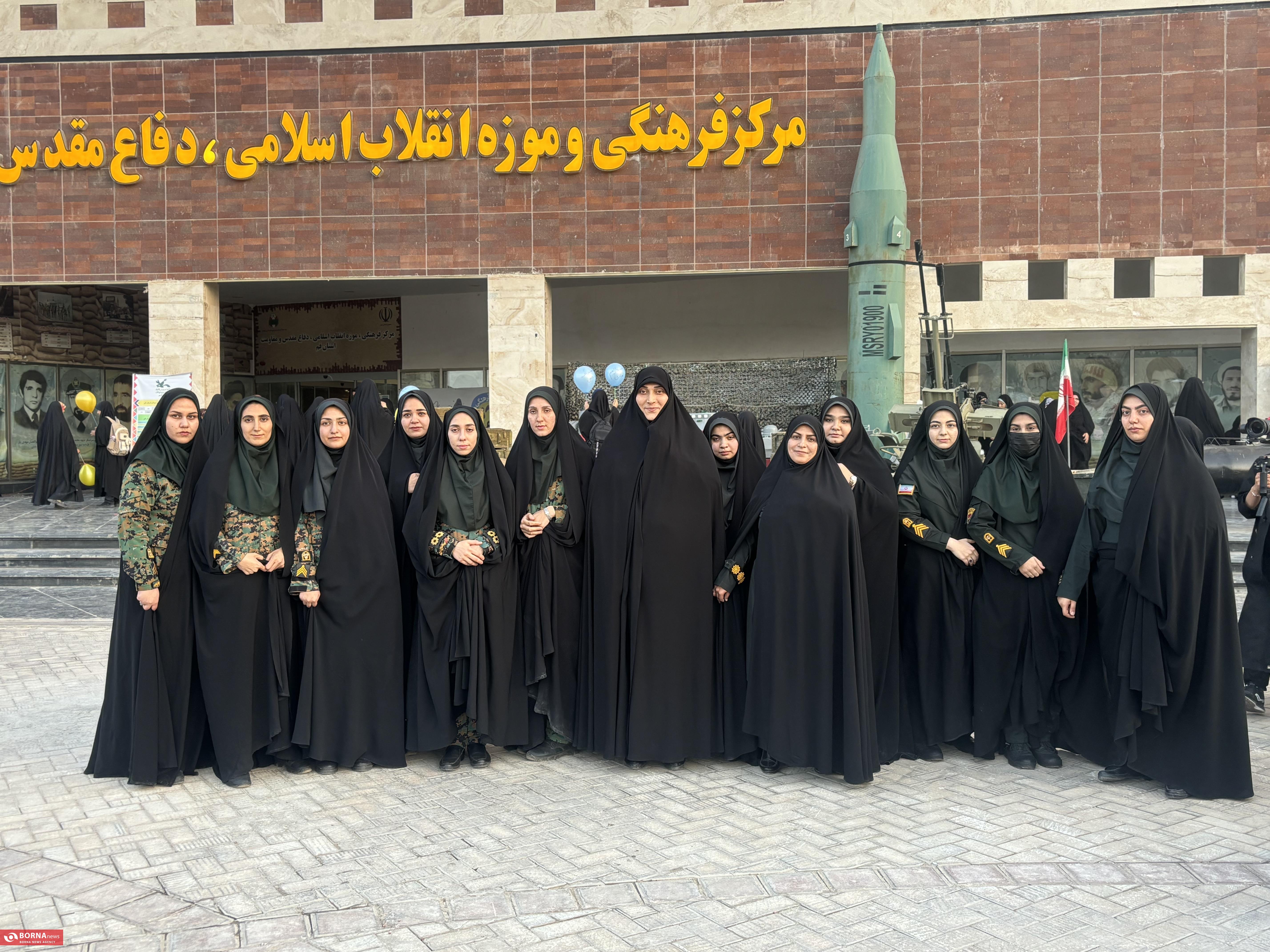 جشنواره فرهنگی ـ ورزشی «لبخندهای آسمانی» با حضور ۱۰۰۰بانوی قمی  برگزار شد