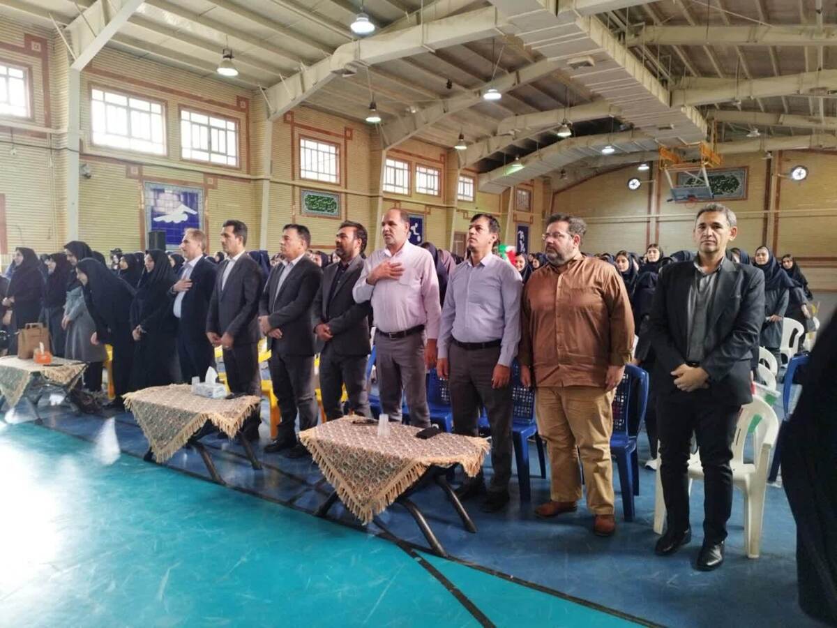 زنگ  آغاز هفته گردشگری در خرم‌آباد به صدا در آمد