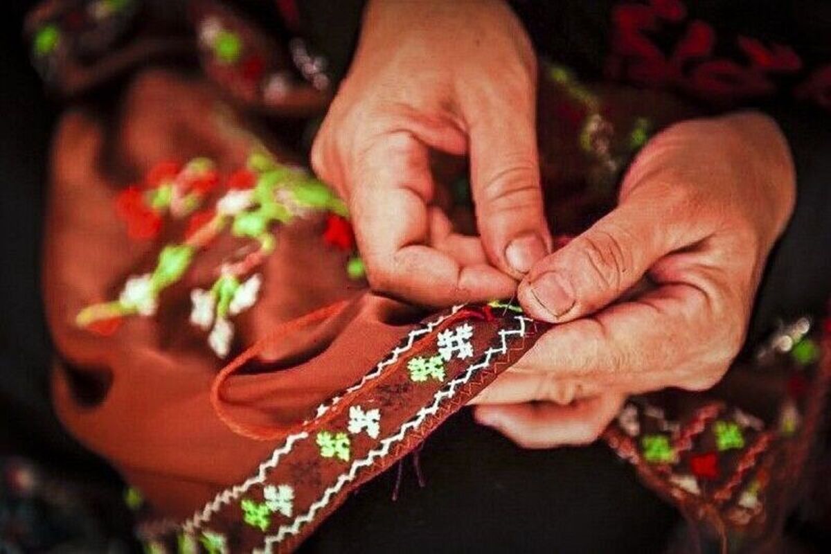 تلفیق هنر و اقتصاد در دستان زنان سیستان و بلوچستان از سوزن‌دوزی تا صادرات