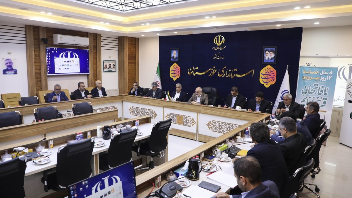 استاندار خوزستان: سناریوهای توسعه اقتصادی استان با همراهی نمایندگان تدوین شد / بانک‌ها باید خود را مقید به توسعه خوزستان بدانند / همه ما سربازان ولایت هستیم