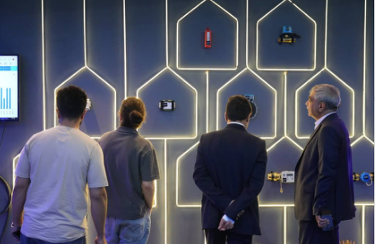 معرفی راهکار‌های هوشمند همراه اول برای ساختمان‌ها در الکامپ ۱۴۰۴