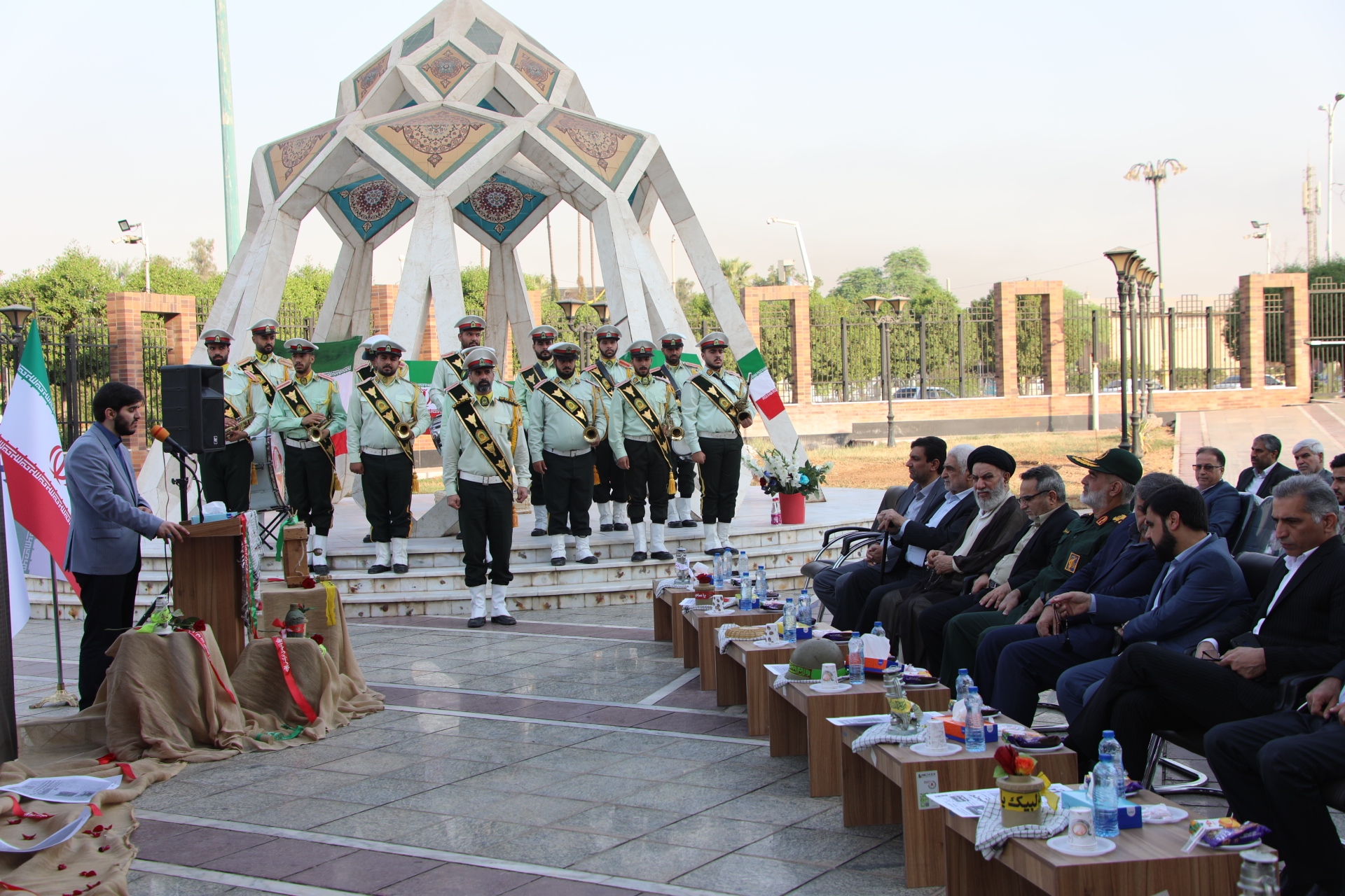 فرمانده قرارگاه کربلا: تشکیل ۱۴ قرارگاه فعال در خوزستان نمونه‌ای موفق از مدیریت بحران و هماهنگی دستگاه‌ها بود / تاکید بر رفع موانع سرمایه‌گذاری و استفاده بهینه از منابع در استان