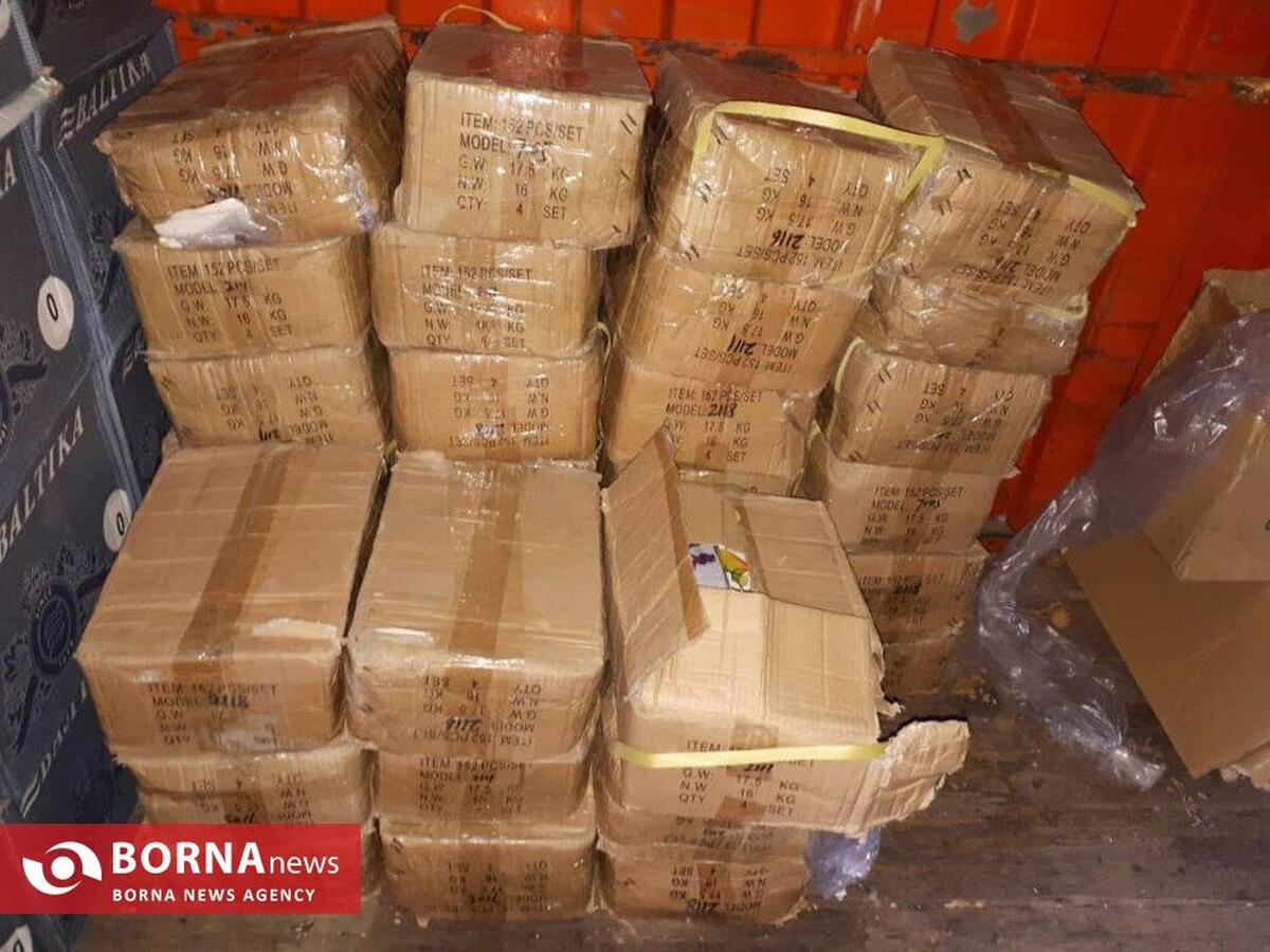 پلمب انبار بزرگ مواد خوراکی قاچاق در چهارباغ