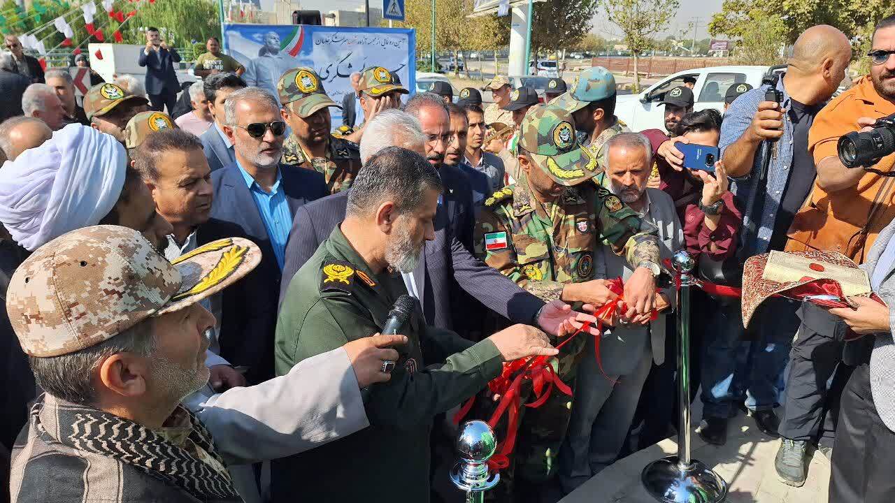 تندیس آزاده شهید حسین لشکری رونمایی شد تندیس آزاده شهید حسین لشکری رونمایی شد