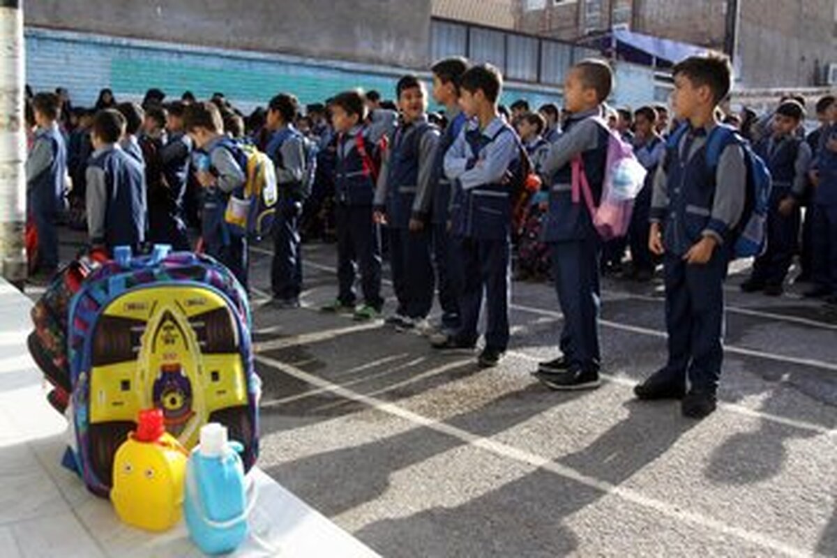 آغاز سال تحصیلی با هشدارهای پزشکی ورزشی؛ «کوله‌پشتی و نیمکت‌های غیراستاندارد سلامت دانش‌آموزان را تهدید می‌کند»