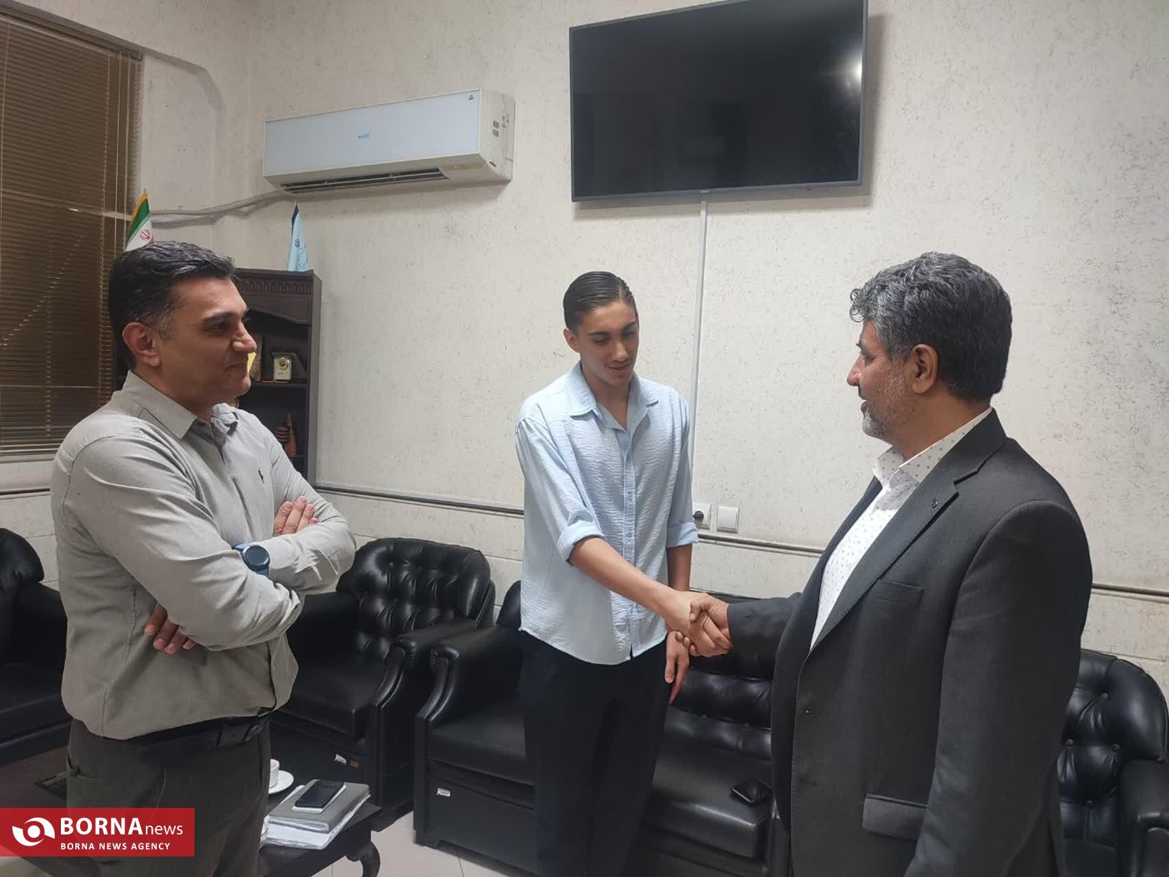 «آراد» پسر بیادعا که پرچم ایران را بالاتر از آمریکا برد «آراد» پسر بیادعا که پرچم ایران را بالاتر از آمریکا برد