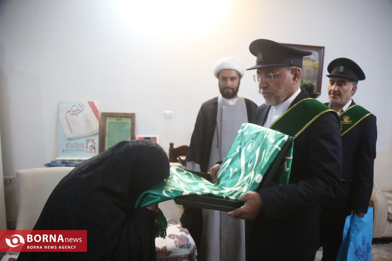 دیدار خبرنگاران قمی با مادر شهید دخانچی