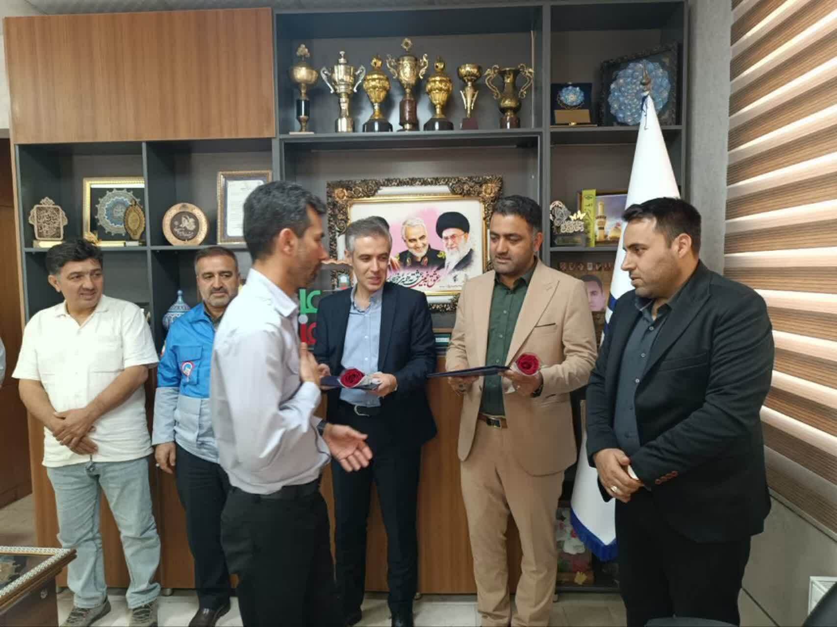 تقدیر از آتشنشانان و قدردانی از عملکرد شهرداری خاکعلی در هفته آتشنشانی تقدیر از آتشنشانان و قدردانی از عملکرد شهرداری خاکعلی در هفته آتشنشانی