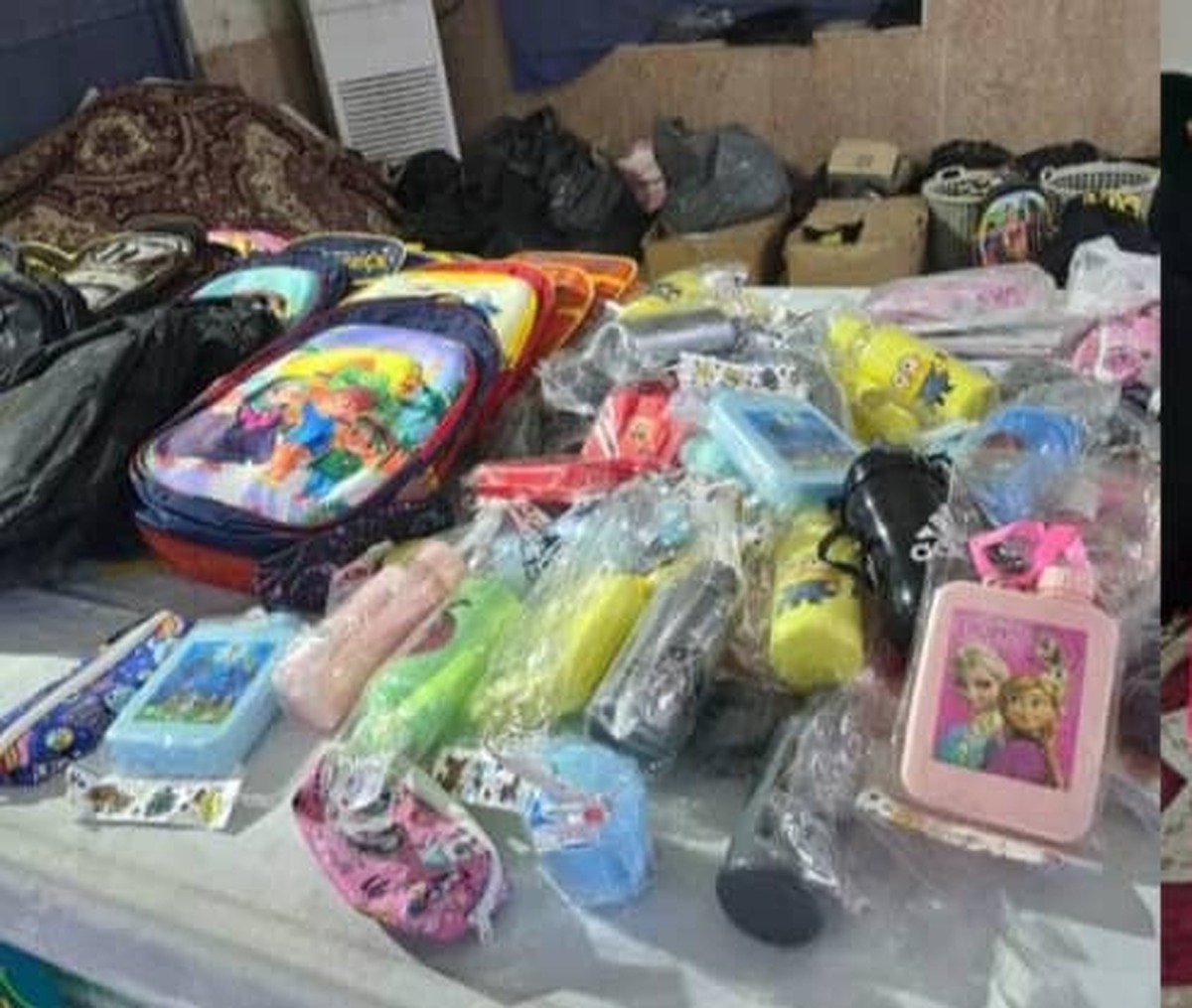 بازاریان میشی ۲۰۰ میلیون تومان لوازم‌التحریر و پوشاک به دانش‌آموزان بی‌بضاعت سیریک اهدا کردند