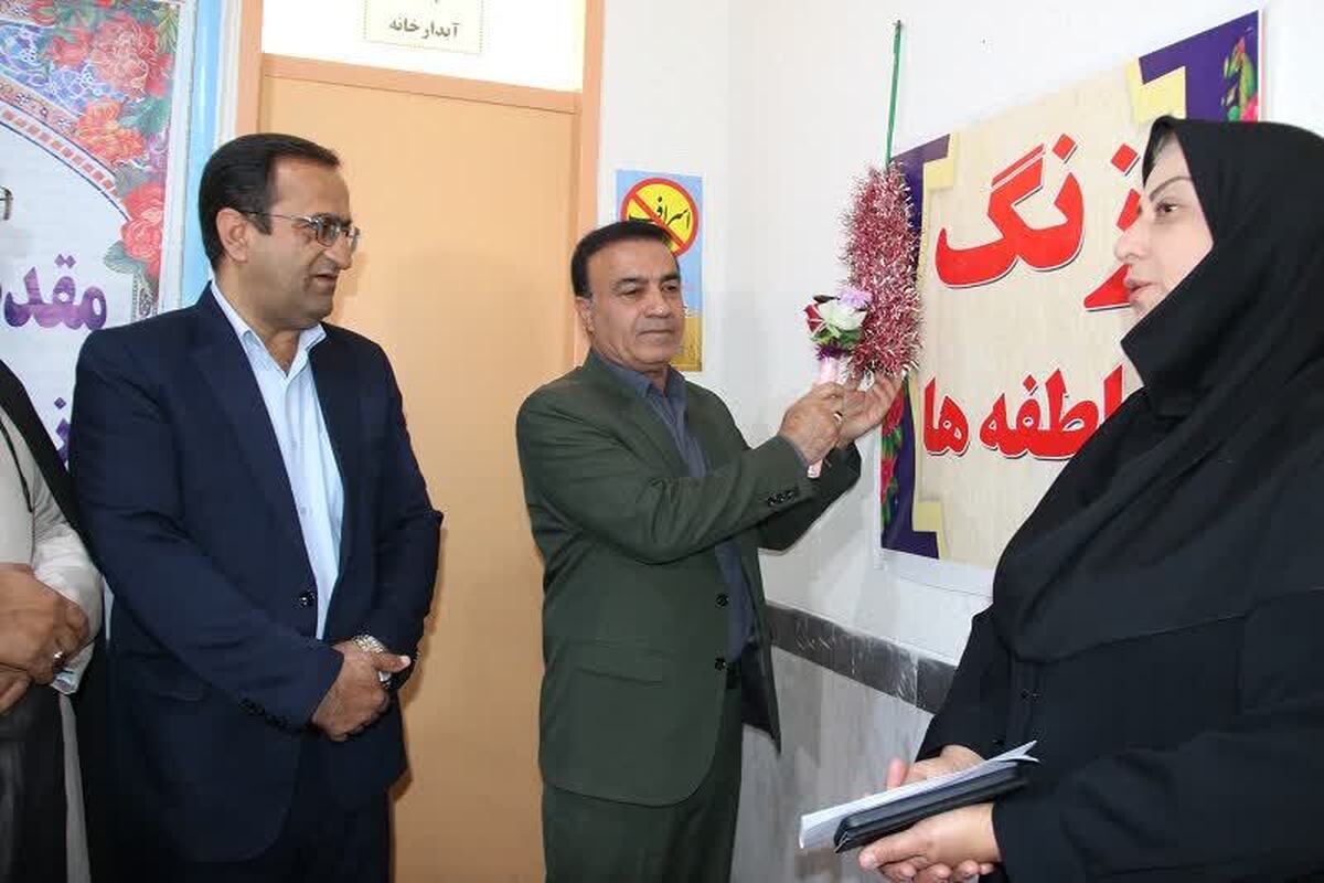 زنگ عاطفه ها در مدرسه راهنمایی دخترانه شاهد یاسوج نواخته شد